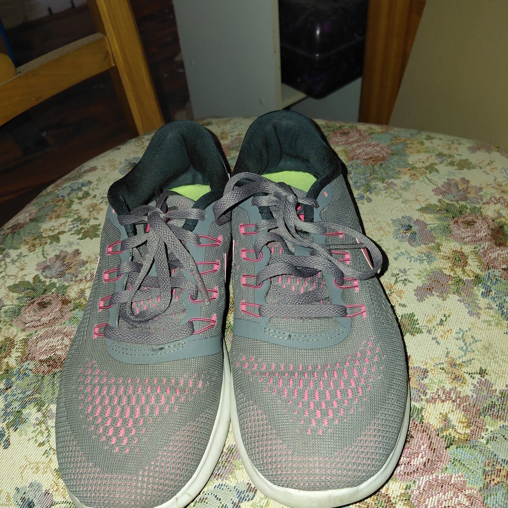 Nike Women's Gray and Pink Athletic Shoes